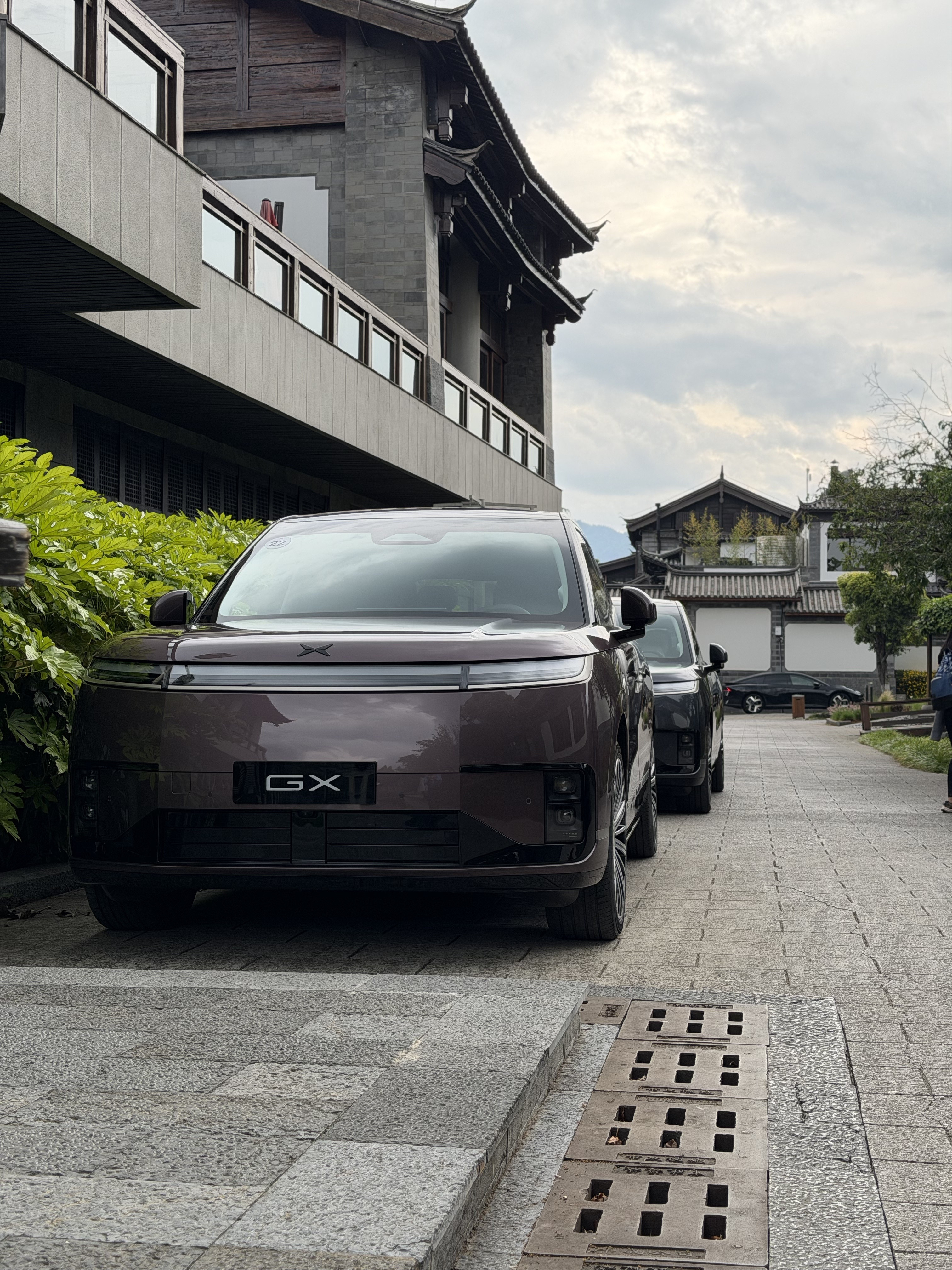 好久没来高海拔了，一落地就头晕，现在脑子还嗡嗡的～小鹏这次选的酒店规格蛮高，独栋