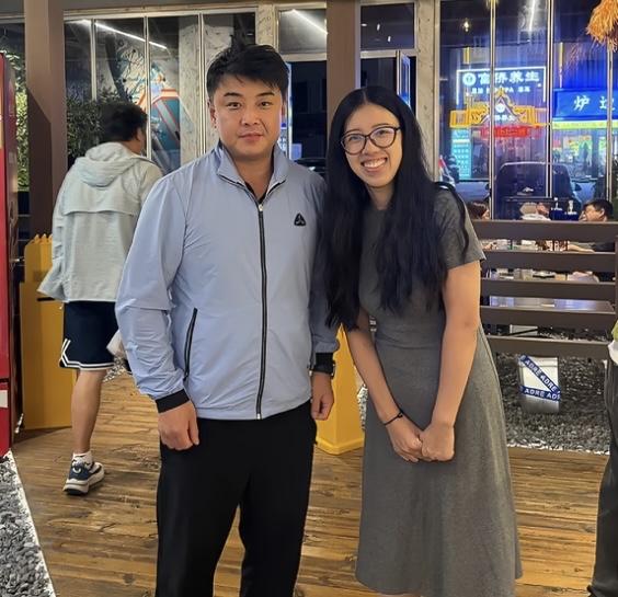 9月2日王皓指导深夜现身崇明岛某餐厅吃夜宵！封闭训练中的王皓指导为国乒男队呕