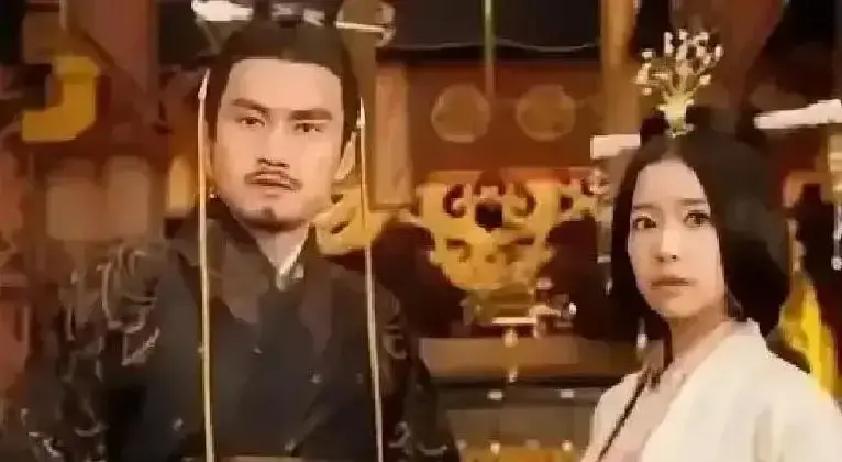 公元26年，光武帝刘秀正在批阅奏章，姐姐刘黄突然来访。姐弟俩聊着聊着，刘黄变得吞吞吐吐，脸上红一阵白