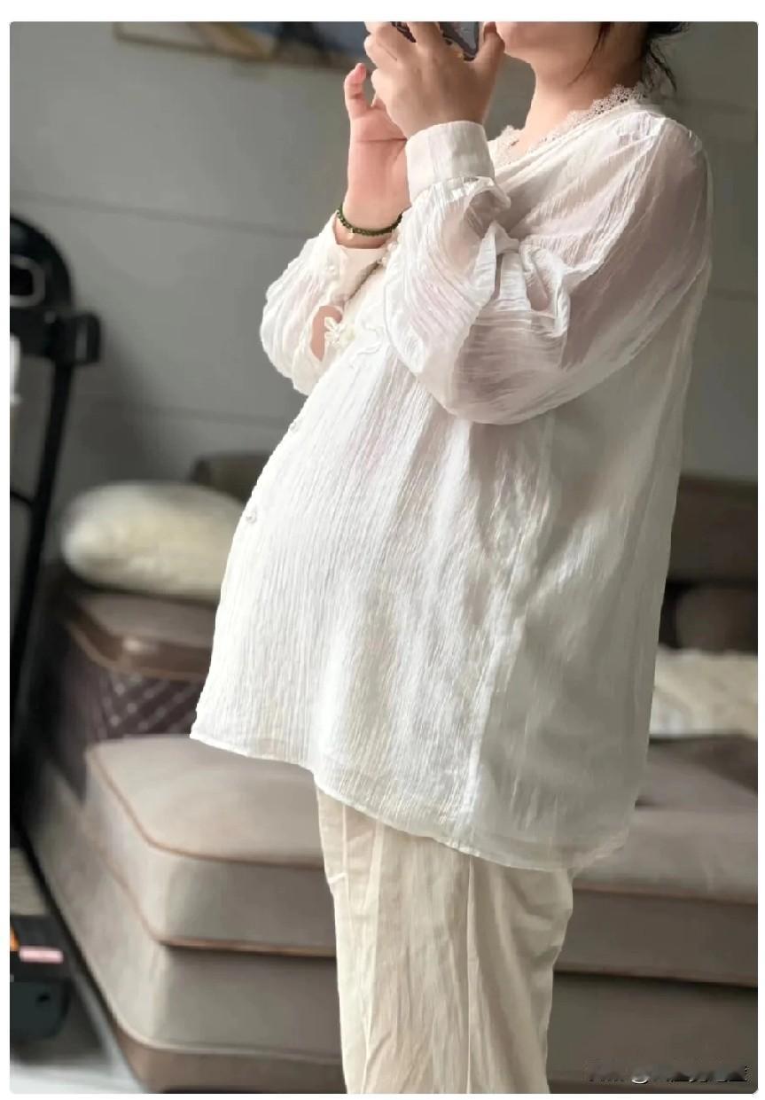 我侄女今年才30岁，怀孕七个月，天塌的事儿就来了，她老公意外走了。婆家就这一根独