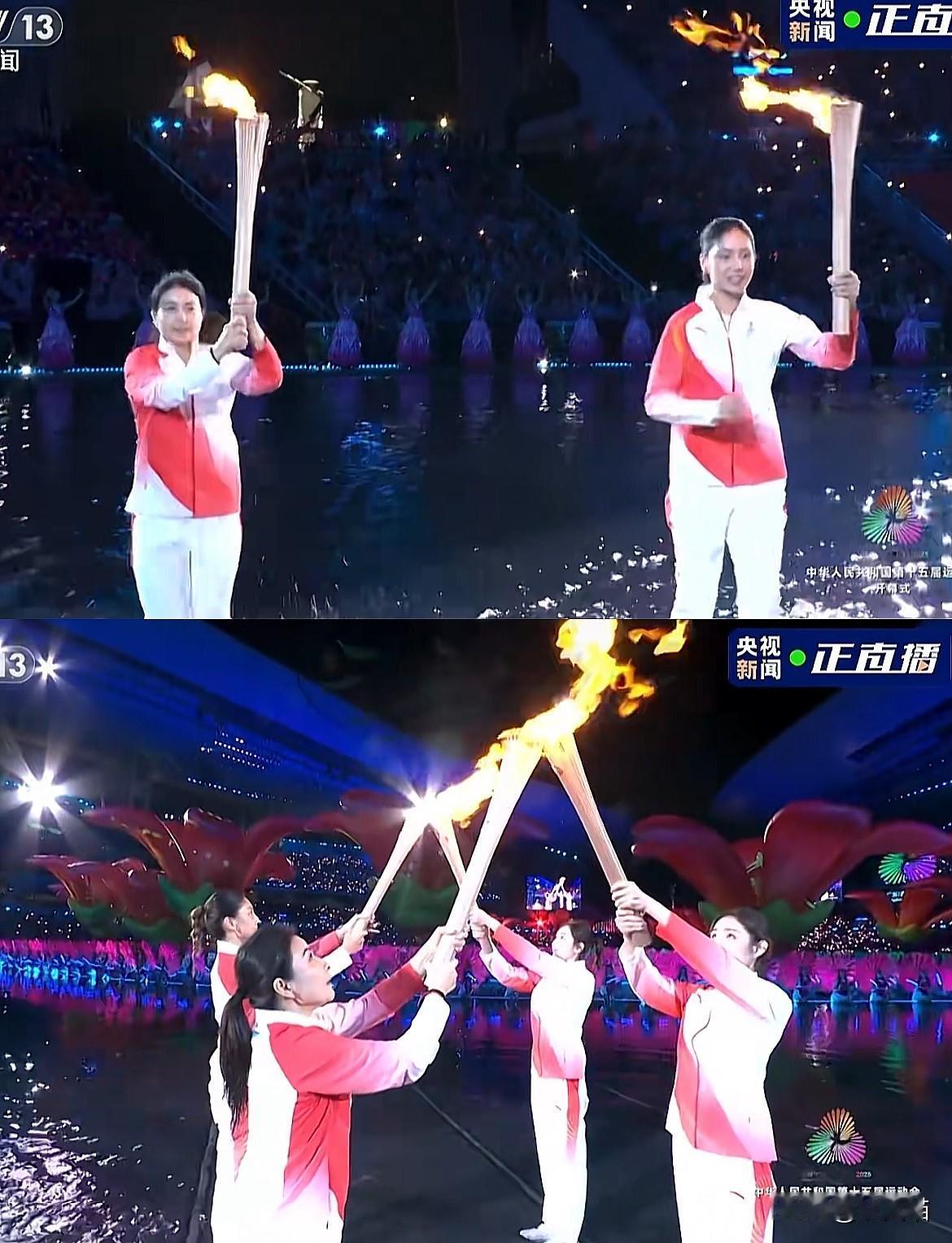 郭晶晶水中传火炬，大家都夸她稳，但没人注意到那个超戳人的小动作——交棒前，她悄悄