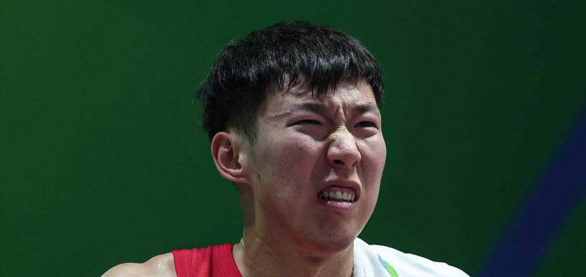 周琦遭遇双重暴击，原本想悄悄养伤，等淘汰赛再复出救场，结果眼伤没瞒住