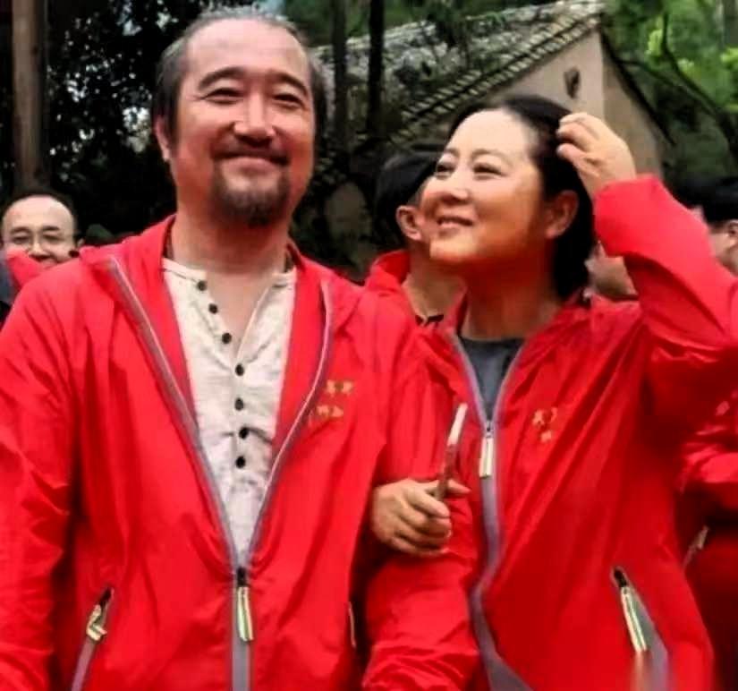 王茜华结婚后，老公坚持AA制，于是她瞒着老公直接打掉了孩子，在跟朋友去吃饭时
