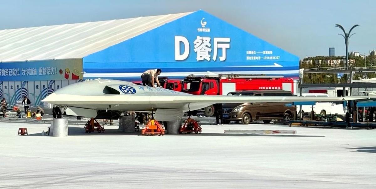 外国专家懵了，中国把飞翼布局“白菜化”，新型无人机现身长春美国著名防务专栏“战