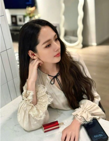 一大清早最无语的就是郭碧婷吧这次她终于打破沉默在社交平台和大家分享照片本以