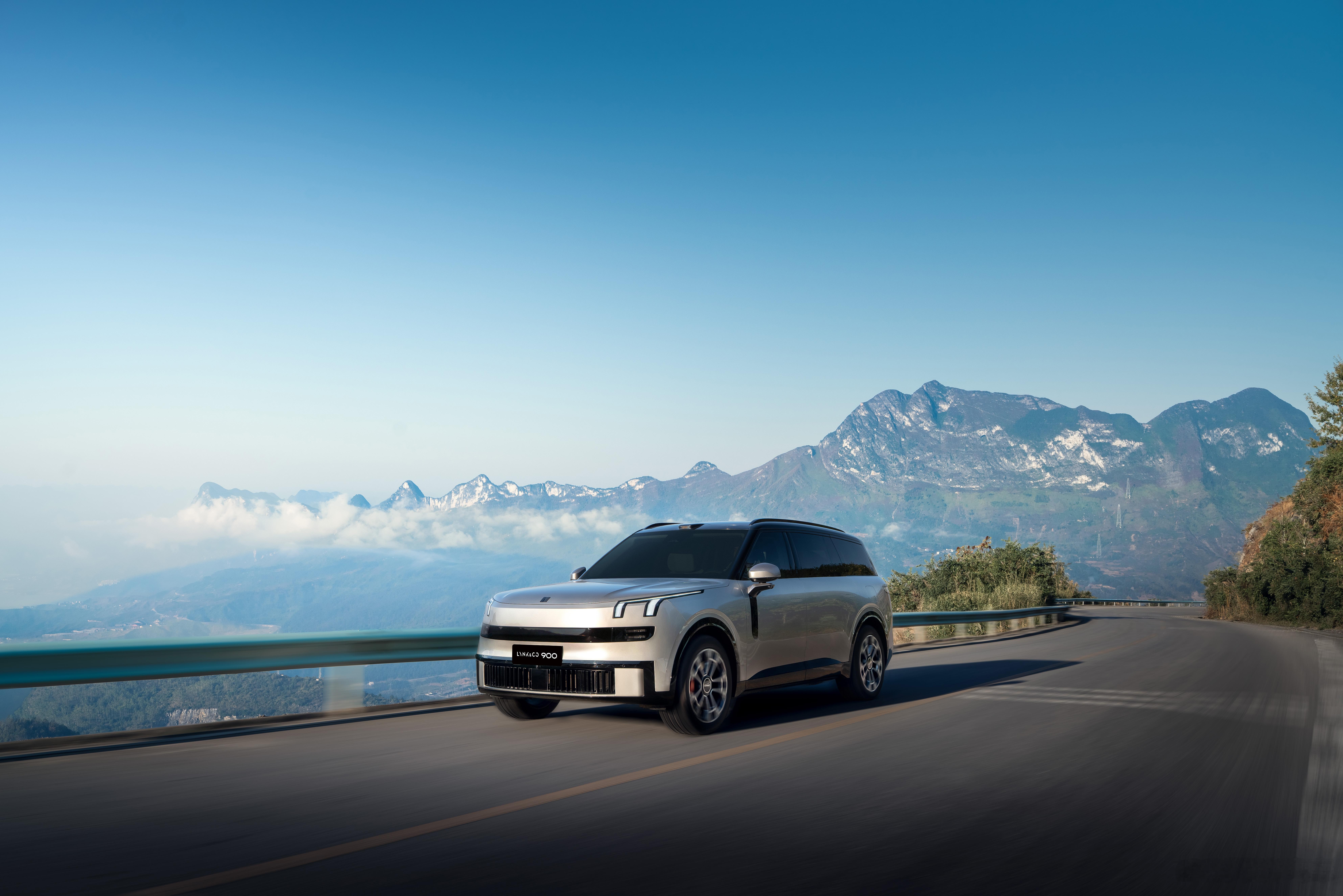 你看春晚了吗？春晚奇妙座驾领克900新年开上900全家都说行刚刚看到领克900在