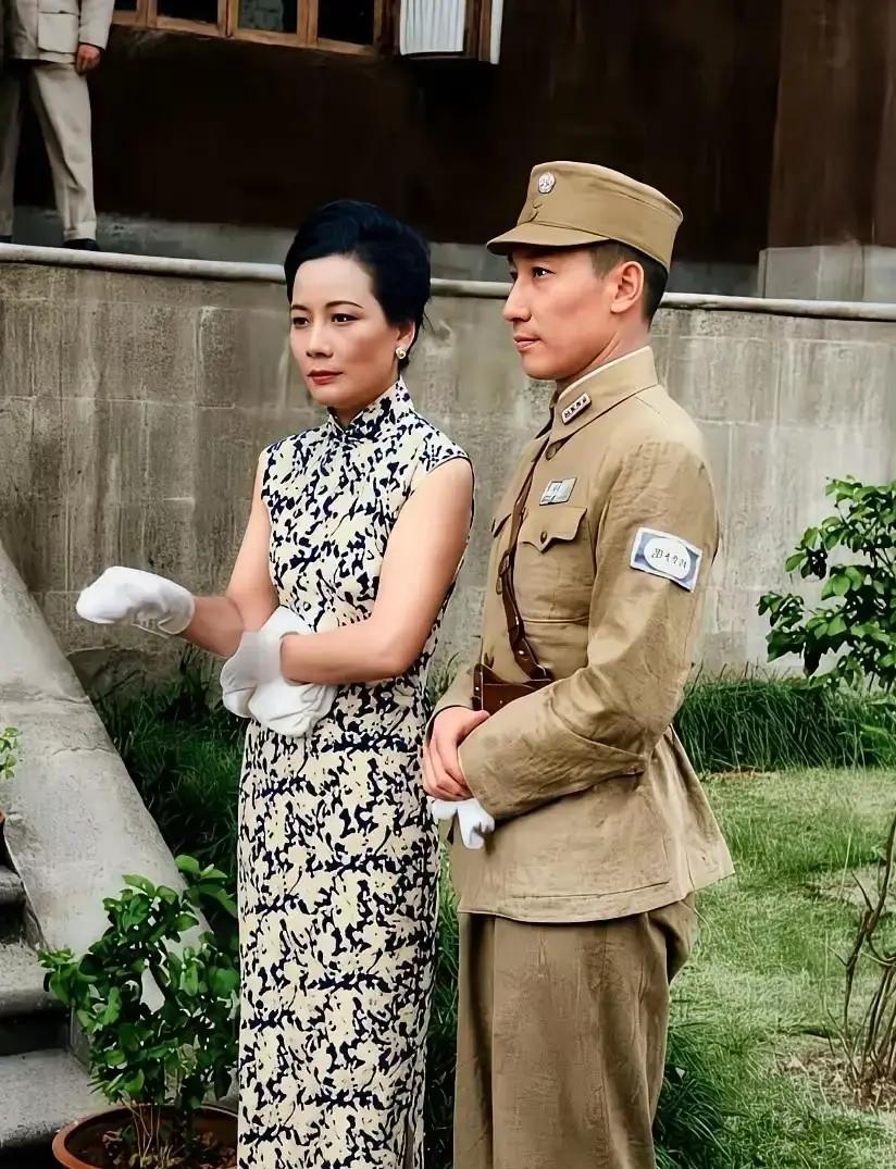 很多人想象当中他们是年龄差距很大的母子，实际上宋美龄只比蒋纬国大19岁。宋美龄嫁给蒋介石的时候，蒋纬