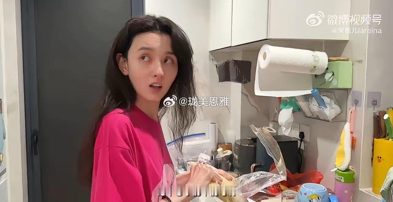 瘦的快没有人样了这样真的好看吗？拍戏也不会要求瘦成这样吧？​​​