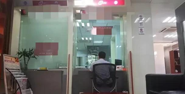 在贵州贵阳的一家国有银行网点，一场围绕40398元存款的继承纠纷，让市民刘女