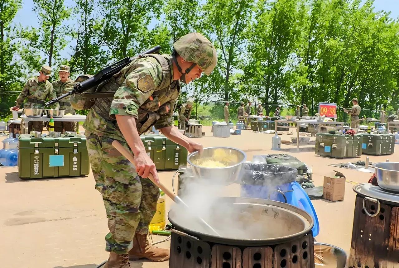 [点赞]为什么军队有炊事兵这个兵种，而不是直接招聘一些厨子呢？就这么说吧，打仗