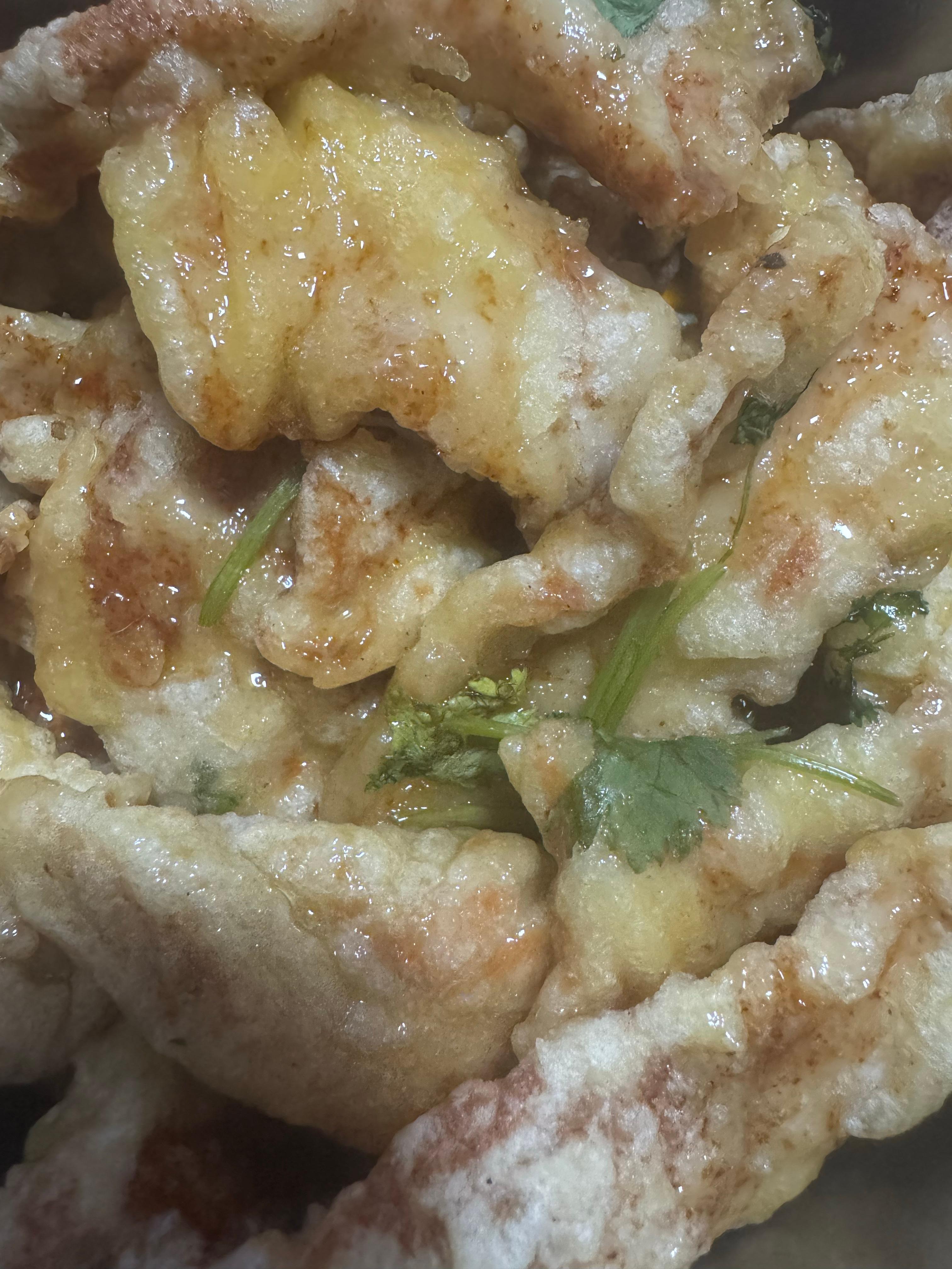锅包肉是东北最好吃的菜不解释去饭店打包了一份锅包肉真的很好吃，那种番茄酱的完全不