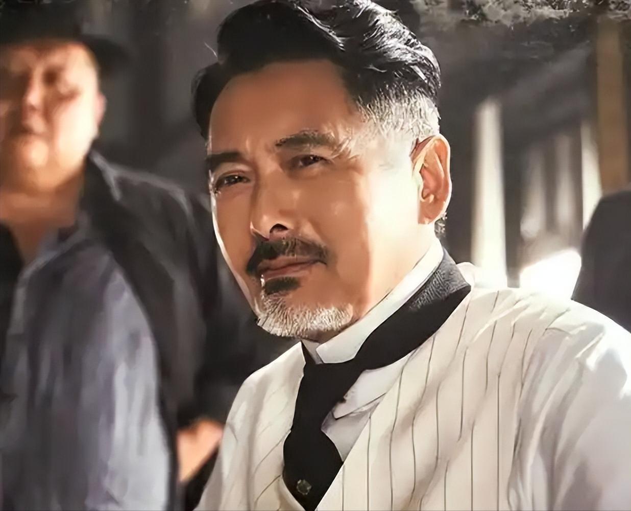 果然被我猜中了！如今香港演员的日子，真的没有想象中那么好过。周润发山顶豪宅