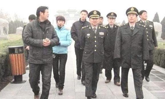 1988年中国人民解放军总参谋部四位副总参谋长人员名单及军衔：1、徐信，1955