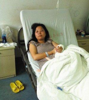 2011年，杭州一名两岁小女孩从十楼猛地坠下，一名女子伸手硬生生把孩子接住，自己