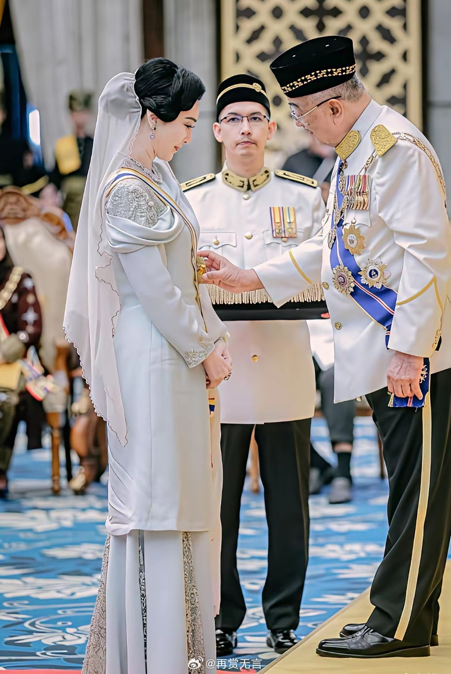 国内混不下去，就去国外找存在感？拿再多头衔回来，照样没人找她拍戏。