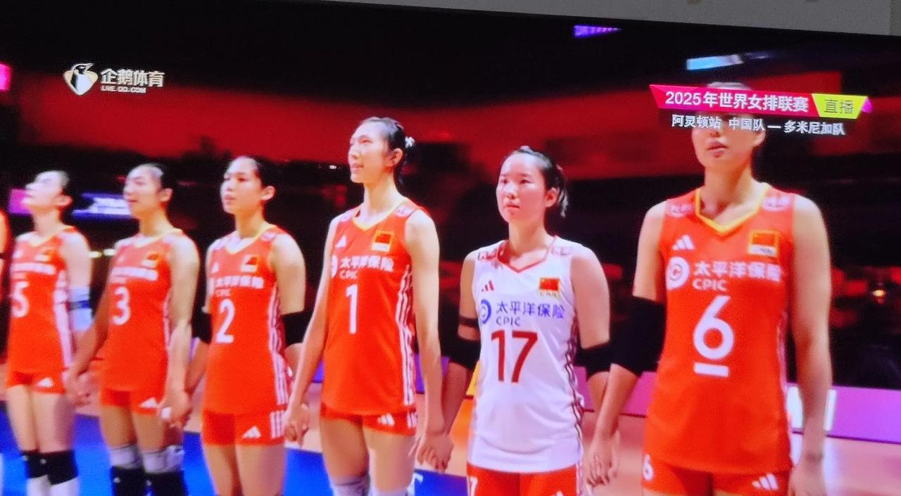 惊险！刺激！中国女排3:2击败多米尼加队，获得世联赛美国阿灵顿站第一场胜利！五局