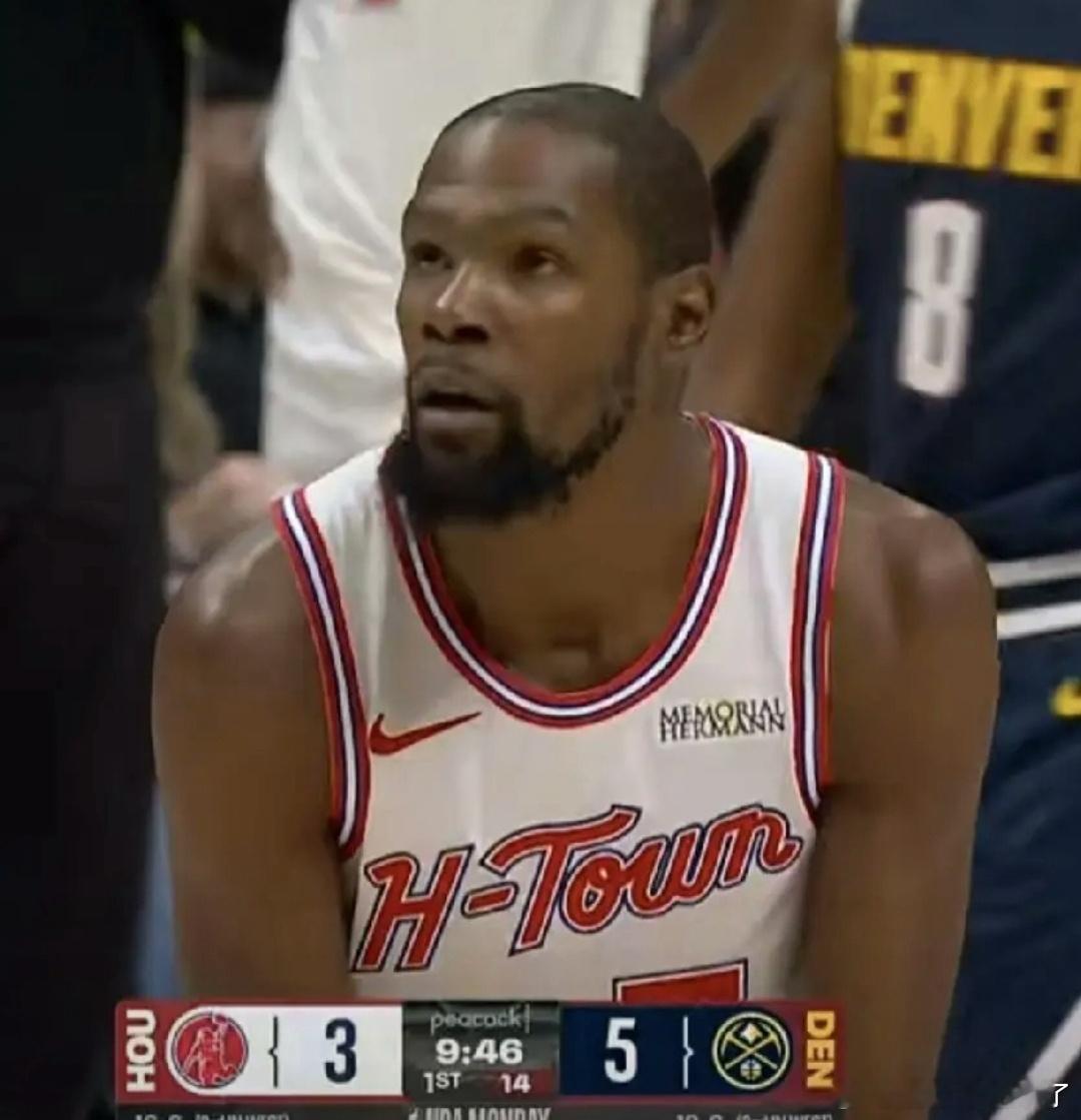 争议判罚难掩实力差距火箭惜败掘金静待复仇焦点战中，火箭与掘金鏖战至加时，最终遗