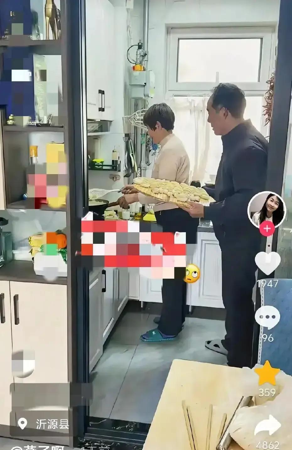 淄博一女子随手拍下婆婆凌晨四点起床给她煮饺子，镜头里老太太边搅锅边念叨“你爱吃这