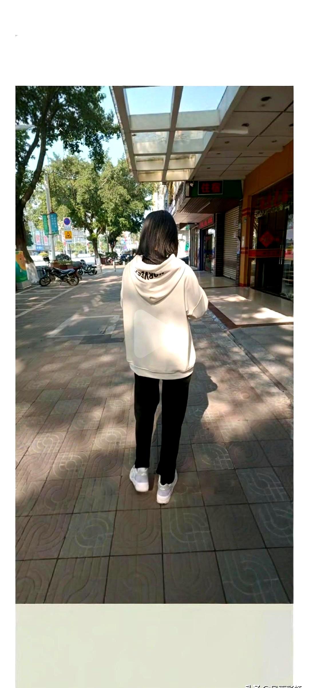 21岁的女儿，快两年没跟亲妈说一句话，这事儿放谁家都扎心吧？我看到这位妈妈的经