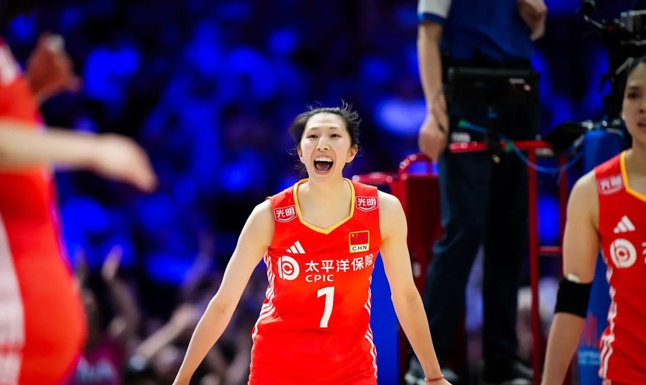 吴梦洁最后一分受伤，拿了全场最高分！中国女排3-1战胜日本女排，最后一分，吴梦