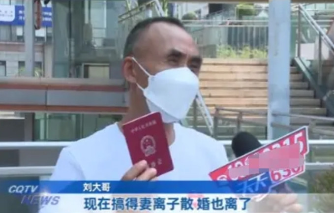 无法同情！重庆，55岁大叔是泥瓦工，儿子去世后就去外地打工，因为太孤独经常给主播