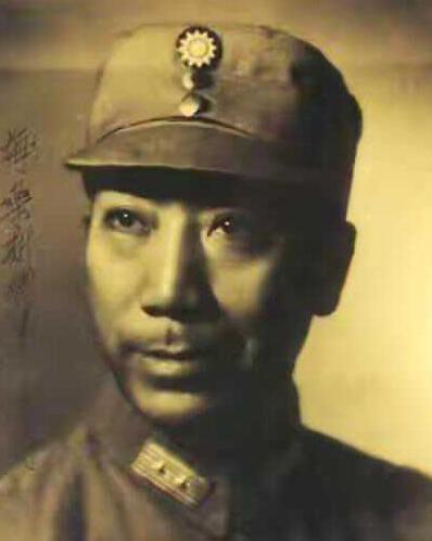 抗战时期，戴笠在重庆幽会情人陈华，见她貂皮大衣不错，于是笑道："把大衣留下，我送