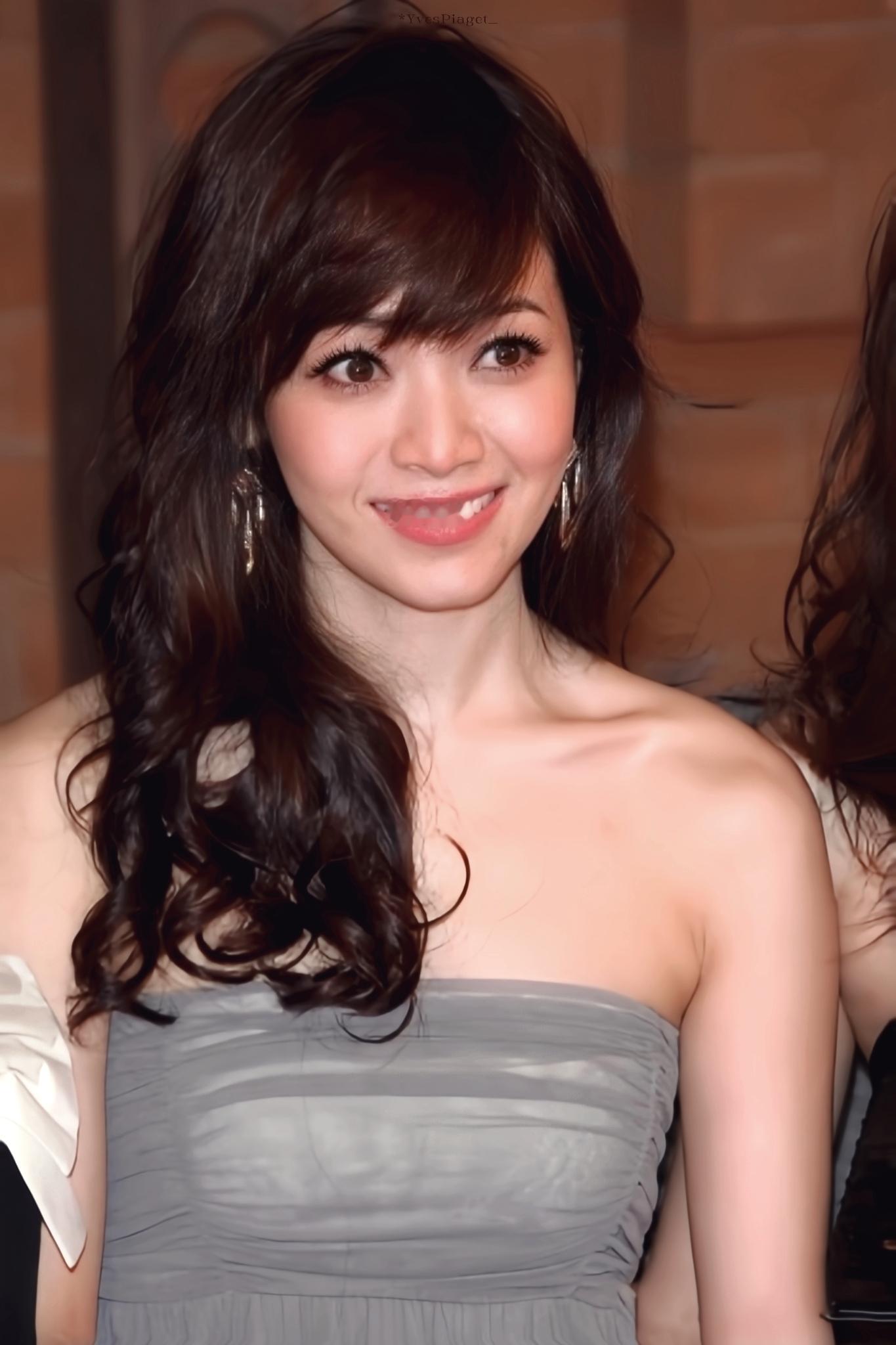 嗑颜bot侯佩岑早期