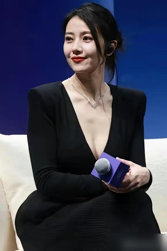 看张亚东那段情史，越品越觉得扎心。高圆圆26岁那年，正是爱得不管不顾的年纪