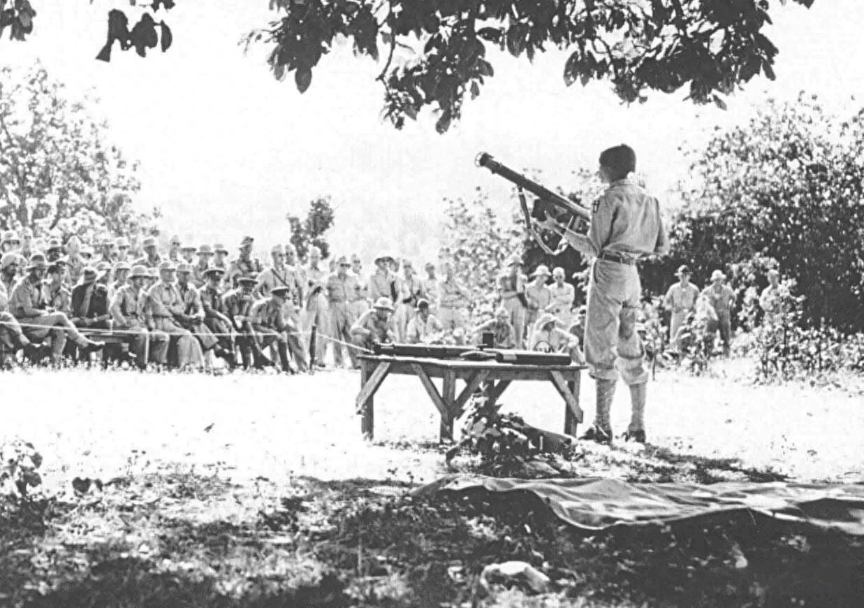 1943年缅甸，一名中国班长抵近敌堡四十米，扣下了那根“铁管”的扳机。他不知道，