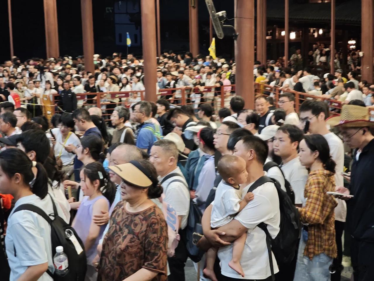 恩施大峡谷是个超棒的地方。它可是国家AAAAA级旅游景区，处在湘、渝、鄂三省交界