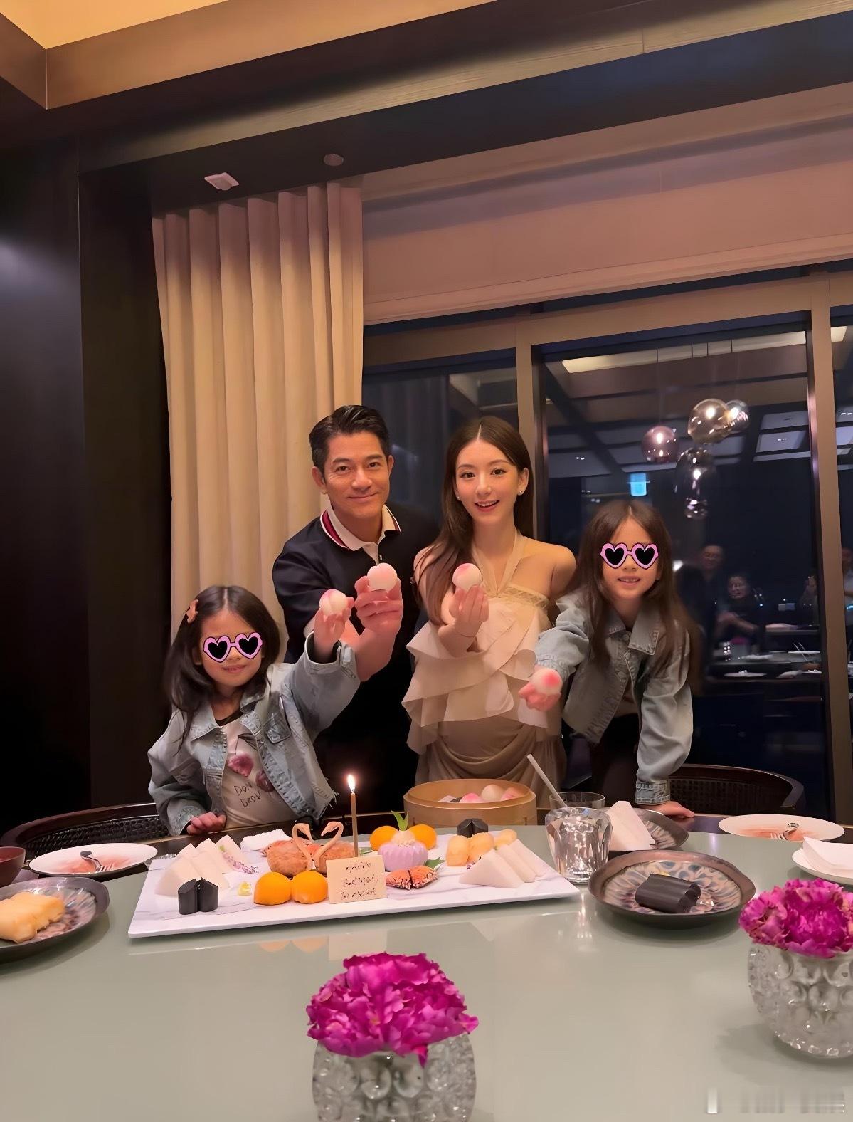 方媛自曝三胎顺产大家不觉得方媛真的很伟大吗？能够生三个小孩得需要多大的勇气！她真