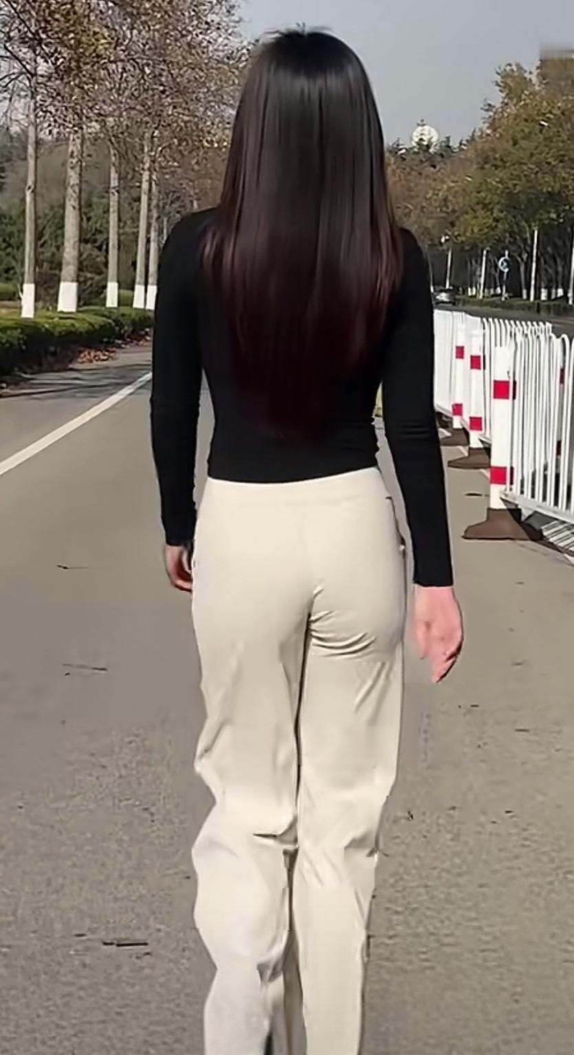 屁股不翘也诱人。