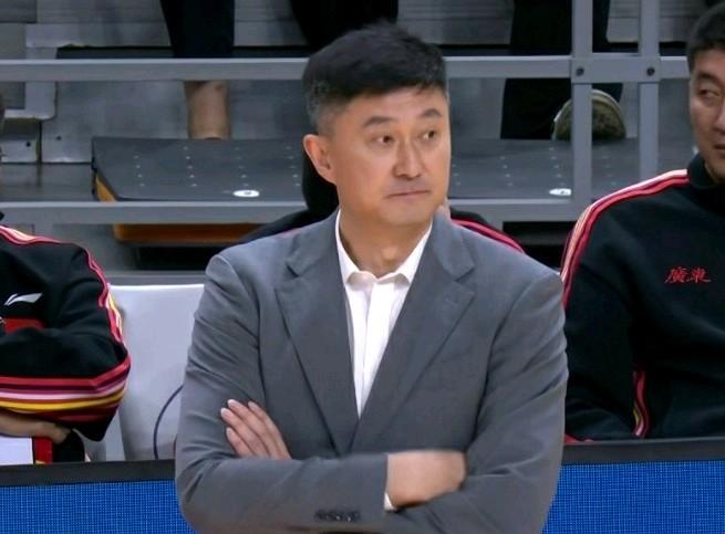 杜峰指导彻底无语了：大好的领先优势被浙江稠州逼进加时赛，要不是徐杰的三分，估计常