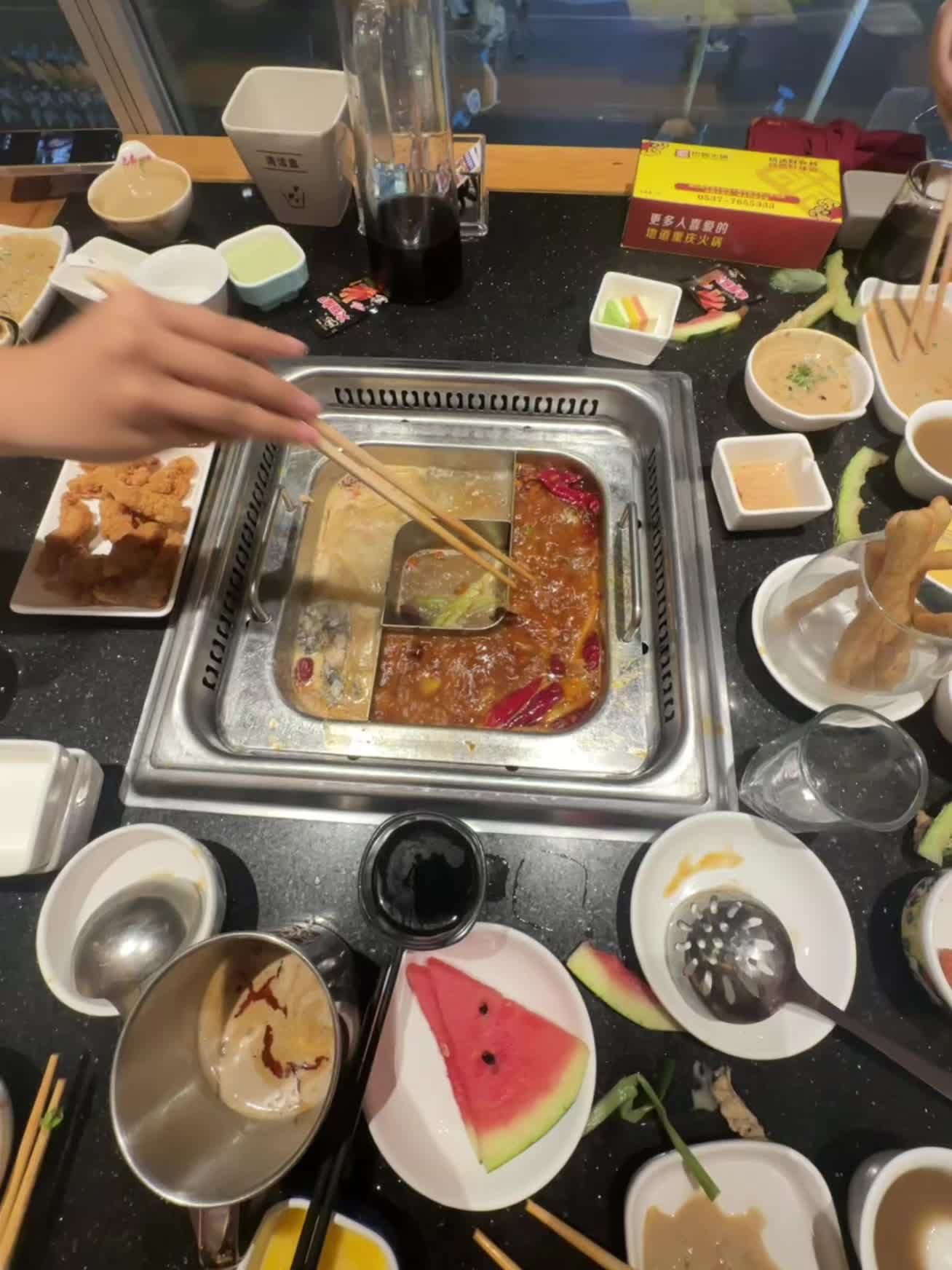 双庆、火锅、731。一餐暖胃，一部铭心。