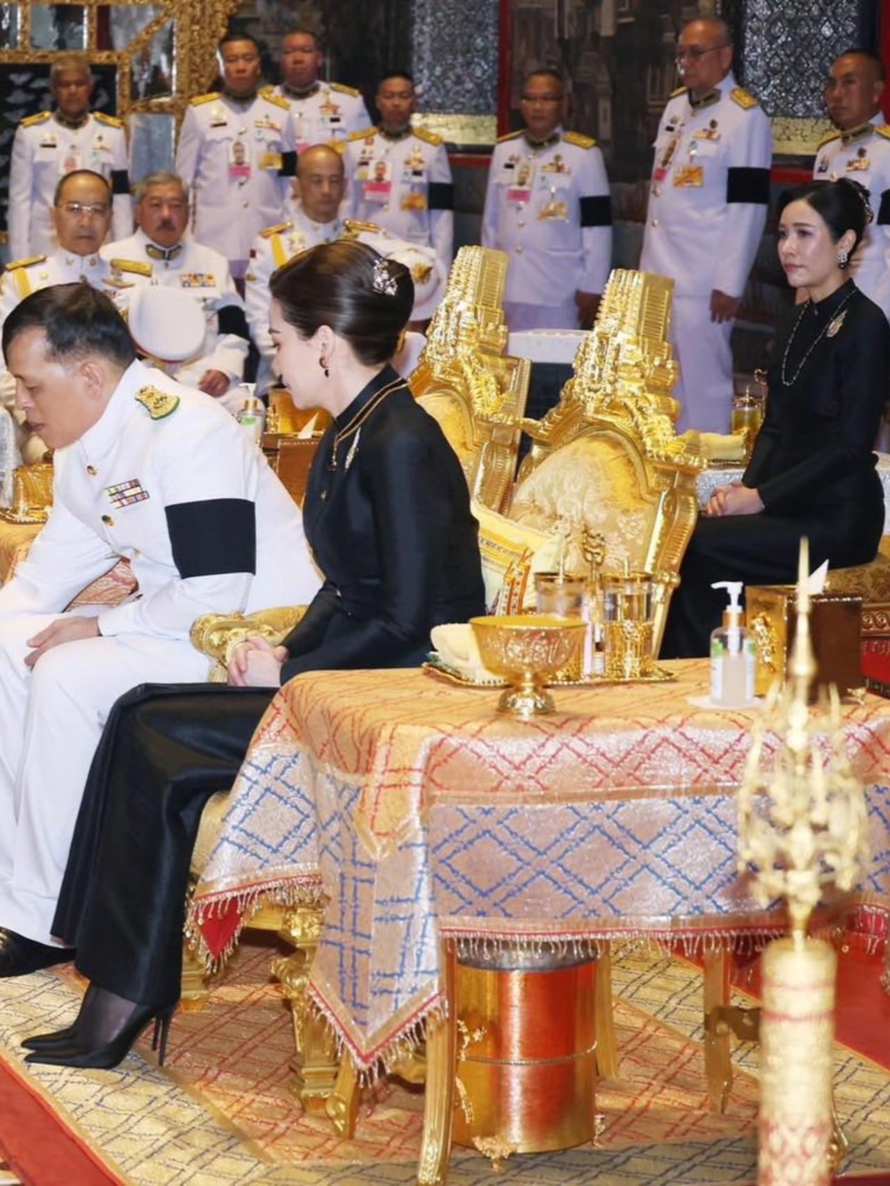 诗妮娜贵妃恢复公务，苏提达这下笑不出来2025年11月6日，雨季换袈裟仪式上，