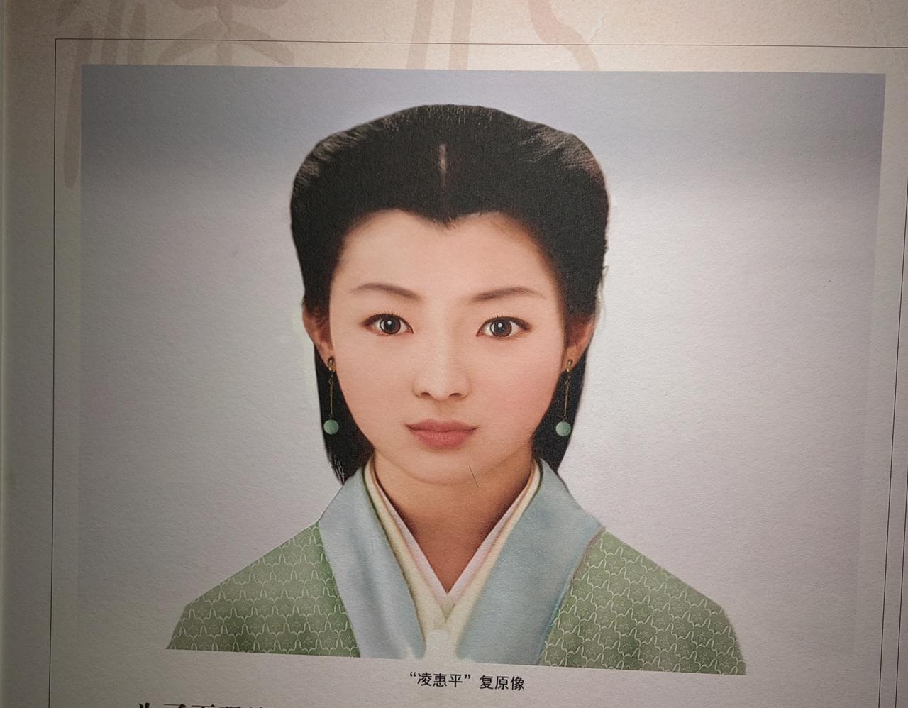 2002年7月7日，在江苏连云港海州区双龙村，一座西汉晚期古墓被意外发现。这次出