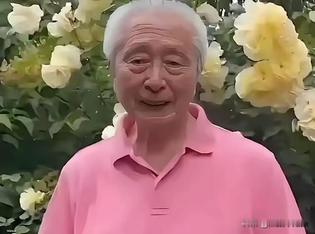 87岁名嘴宋世雄近况曝光，独自一人住在北京工体附近的养老院，儿女都在国外，身边连