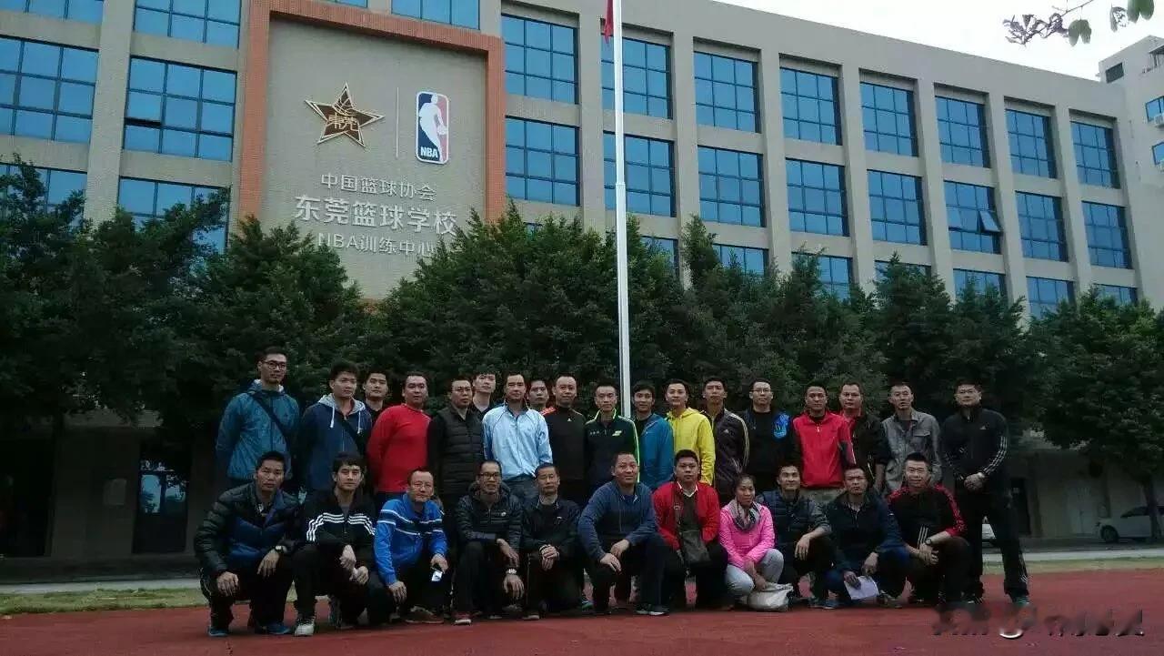 广东篮球是靠拼多多还是靠深厚的篮球底蕴？来广东看看吧！要么来东莞看看也可以。