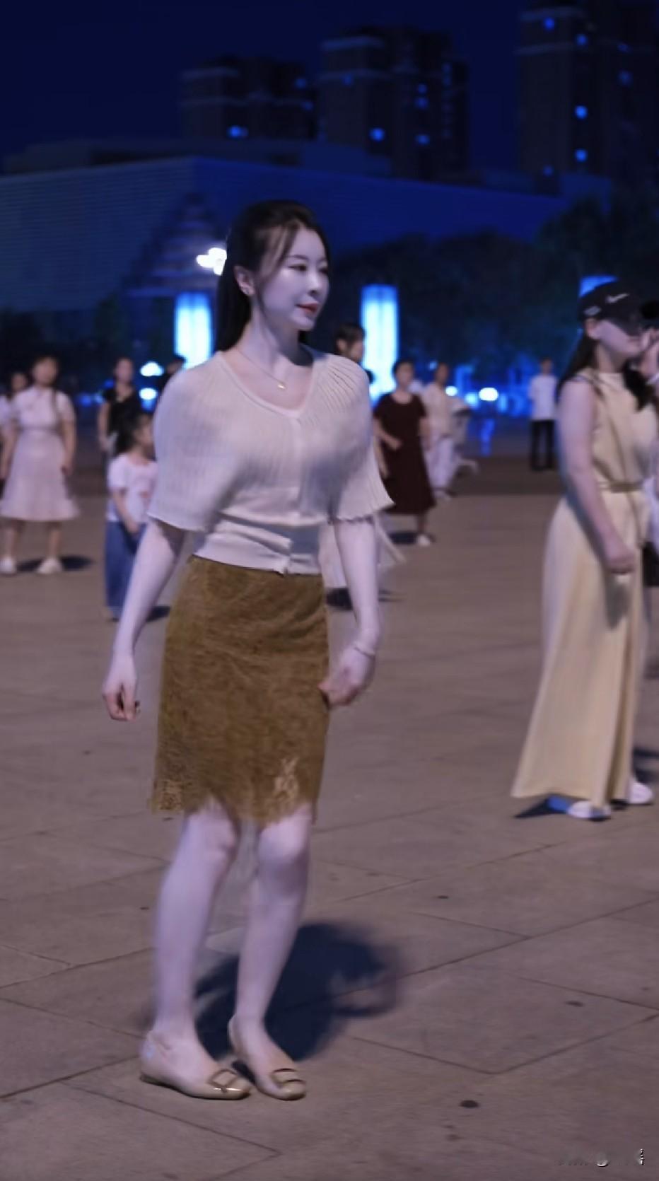 其实广场舞也挺好看的