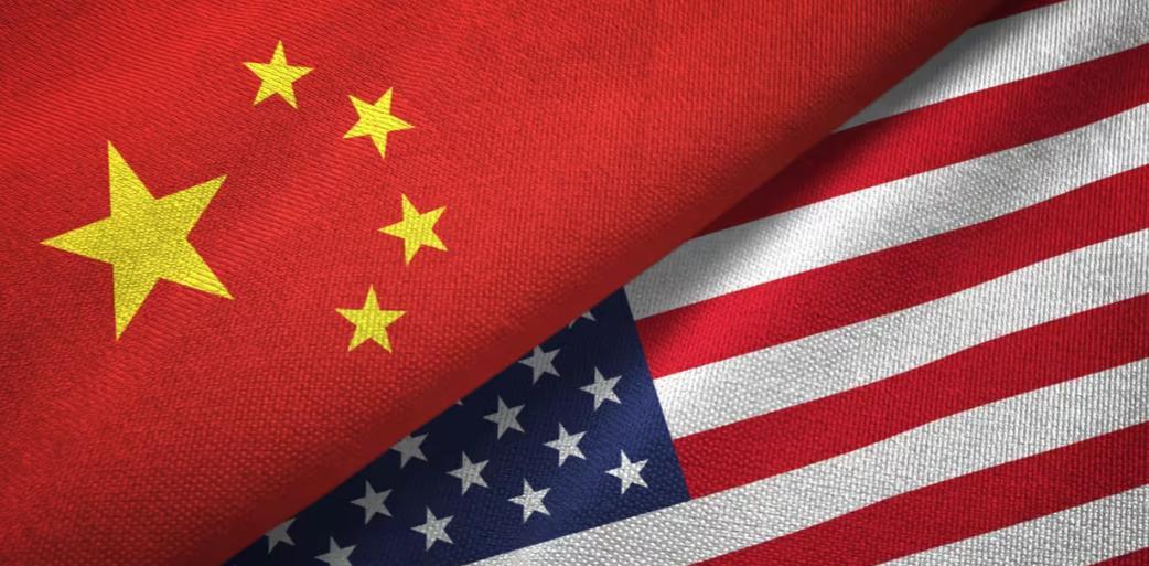 中美之间，已经没有回头路了。美国手里的绳子，已经勒住中国经济的咽喉；而中国手里的