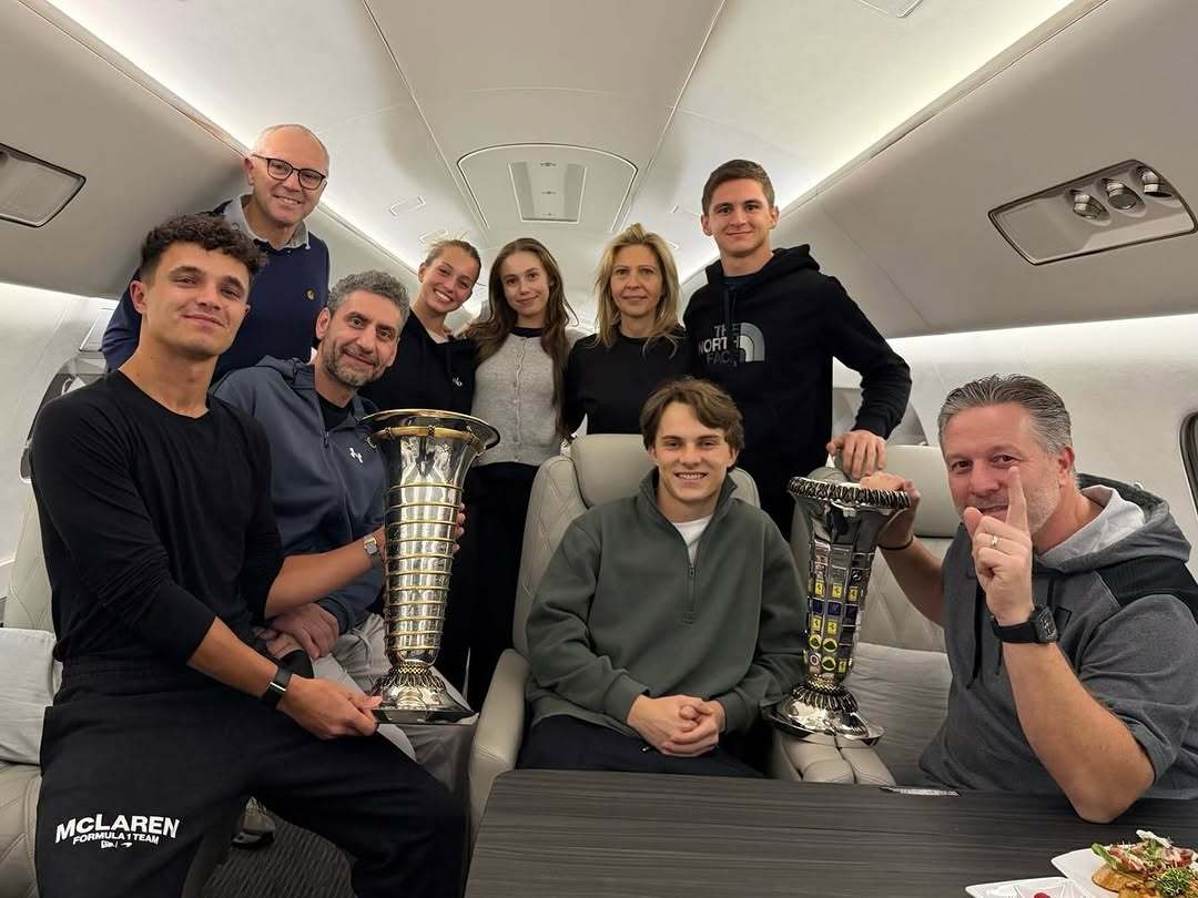 迈凯伦满载而归2025fia年度颁奖礼