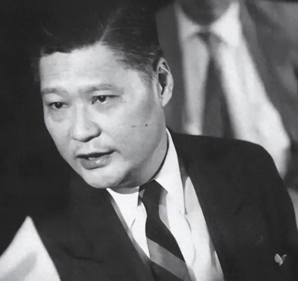 1981年，病房里，77岁的叶公超躺在床上，反复念叨着同一句话："我的太太、女儿