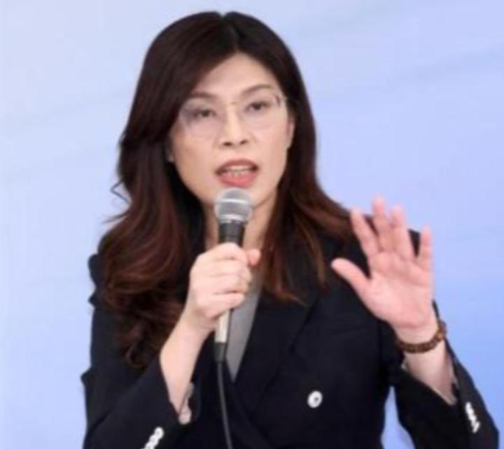 郑丽文要被换掉？根据台媒披露，国民党本土派正在酝酿在2026年底，换掉郑丽文，推