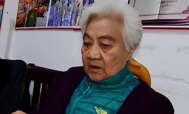 从纺织女工到副总理，39岁主动请辞，她的人生太通透她20岁入党，37岁官至