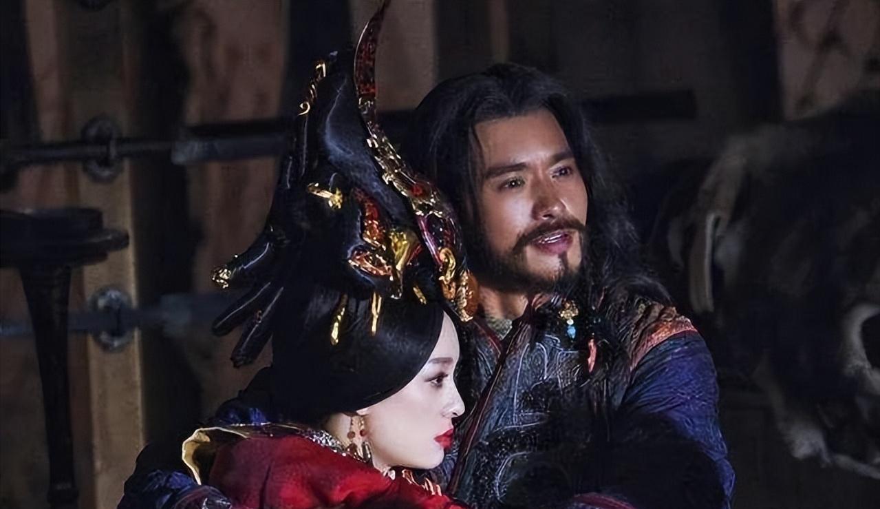 公元前272年，芈月把和自己私通了30年的义渠王杀死了！义渠王浑身是血地倒在芈月