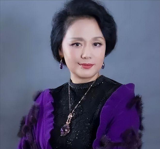 1979年，饰演潘金莲的廖学秋因为拍戏，和老公分别了六个月，她归心似箭，往家赶，