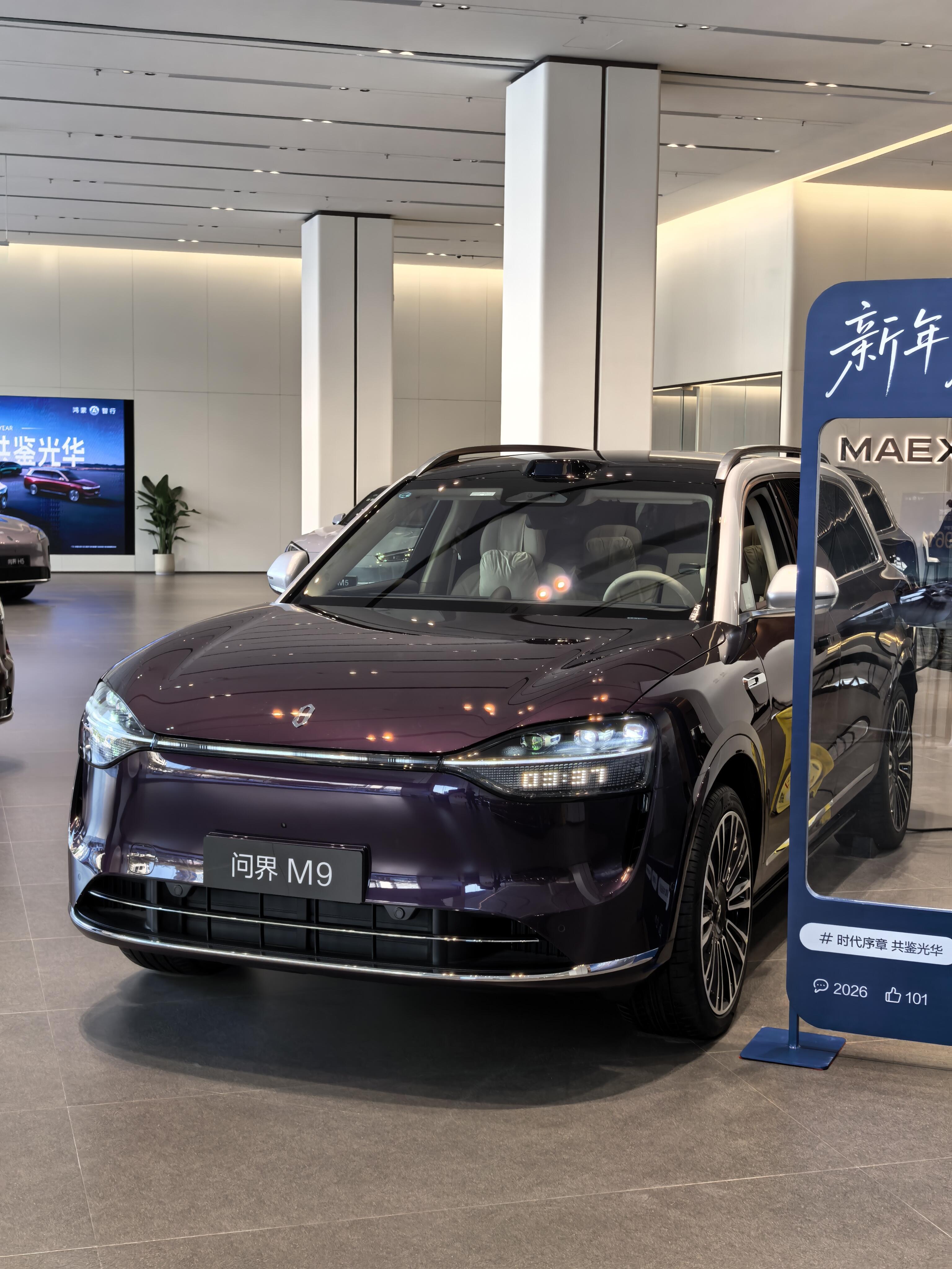 问界M9智能化真的颠覆了我对车的认知，高速智驾有次自动变道躲了突然加塞的出租车，