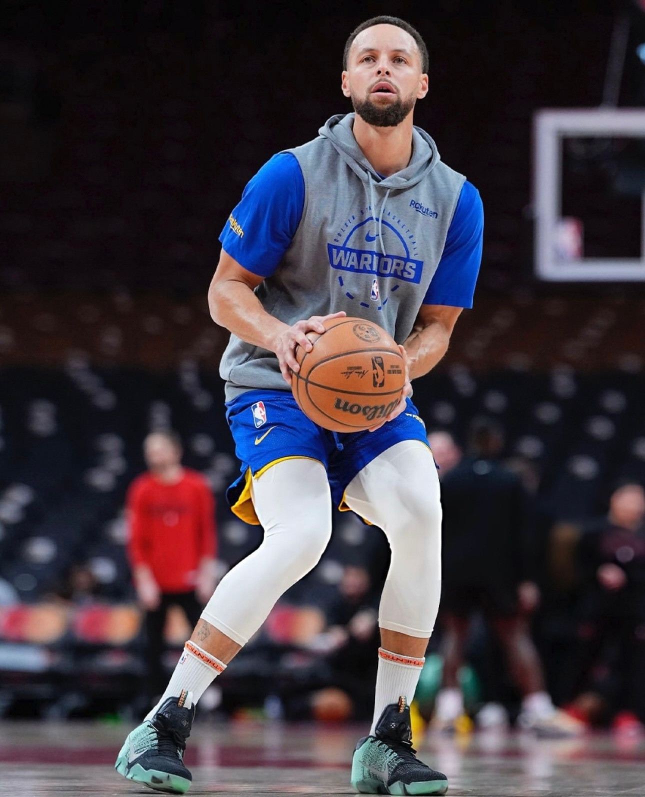 库里致敬科比！今日比赛上脚科比16年多伦多全明星战靴！