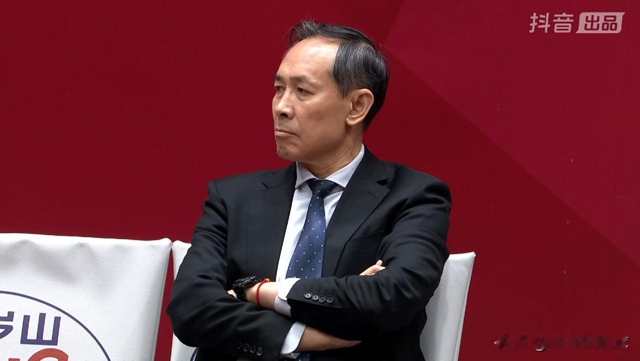 前北京男篮主帅许利民终于退位让贤了！今天据国内媒体人透露，北京北汽已经确定了新任