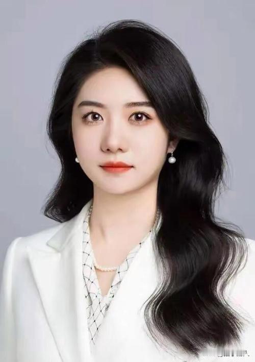 太令人痛心了，又一个知名人物去世，今年才刚刚31岁，她就是著名律师、泰和